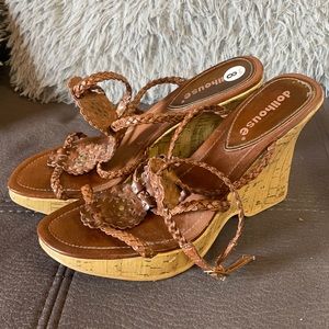 ❤️SOLD❤️DOLLHOUSE Brown Wedge Sandals Size 8 DAMAGED